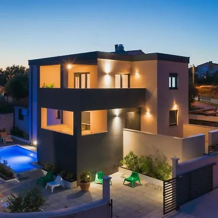 Noemi By Interhome *