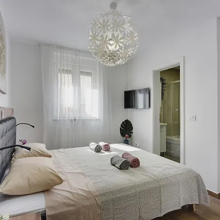 Noemi By Interhome *