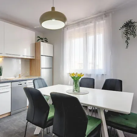 فيلة Noemi By Interhome *