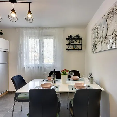 Noemi By Interhome *