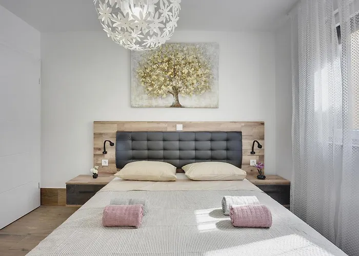 Noemi By Interhome * Ližnjan