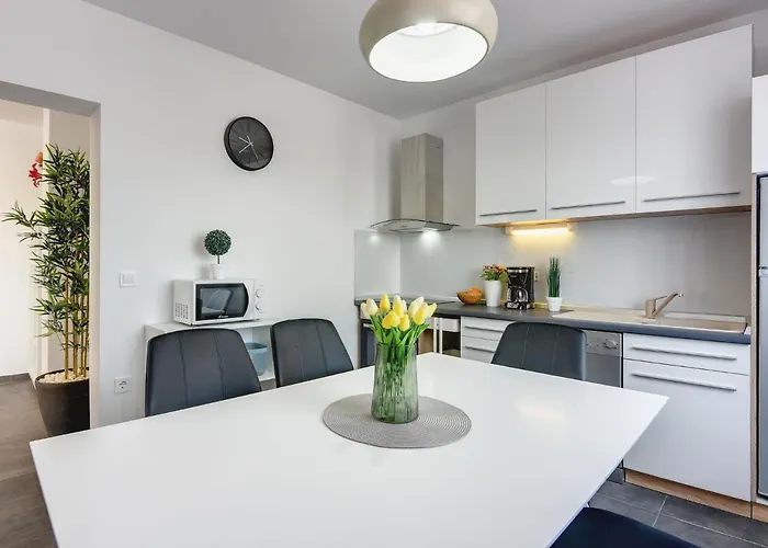 Noemi By Interhome