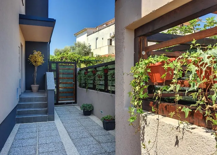 Noemi By Interhome Ližnjan