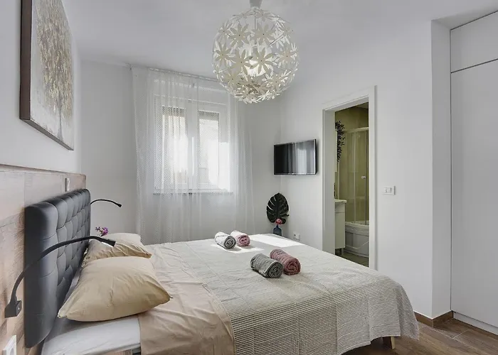 Noemi By Interhome *