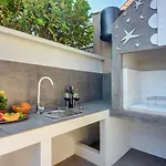 Noemi By Interhome * Ližnjan