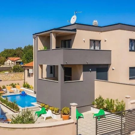 Noemi By Interhome Ližnjan