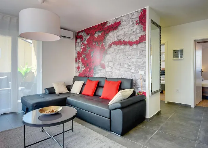 Noemi By Interhome * Ližnjan