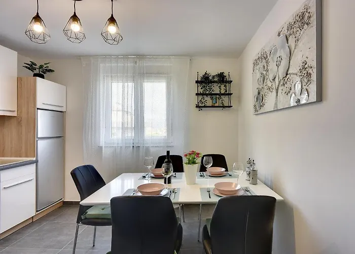 Noemi By Interhome *