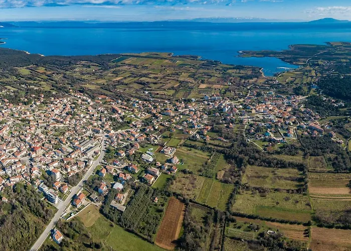 Noemi By Interhome * Ližnjan